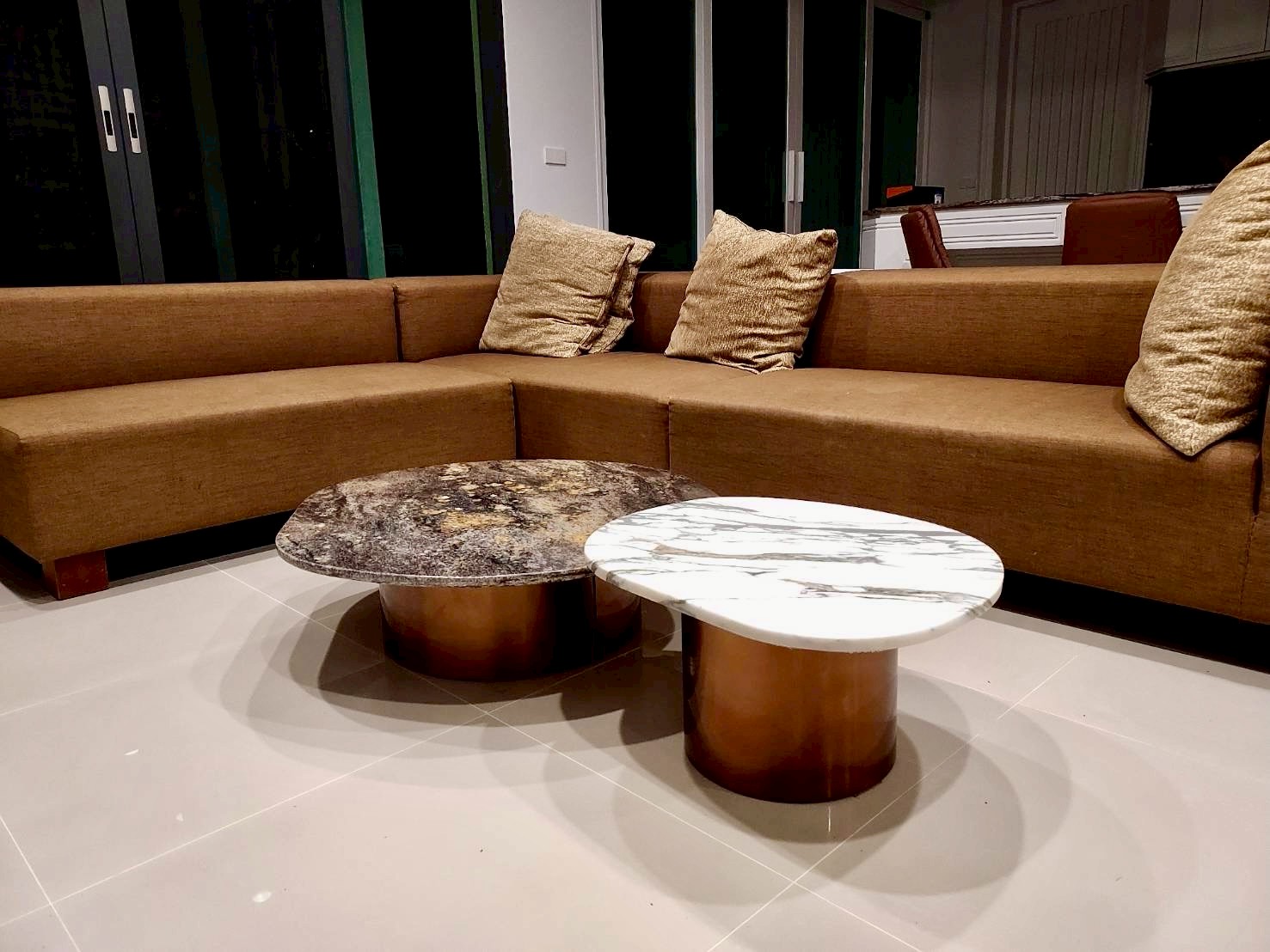 stainless-steel-table